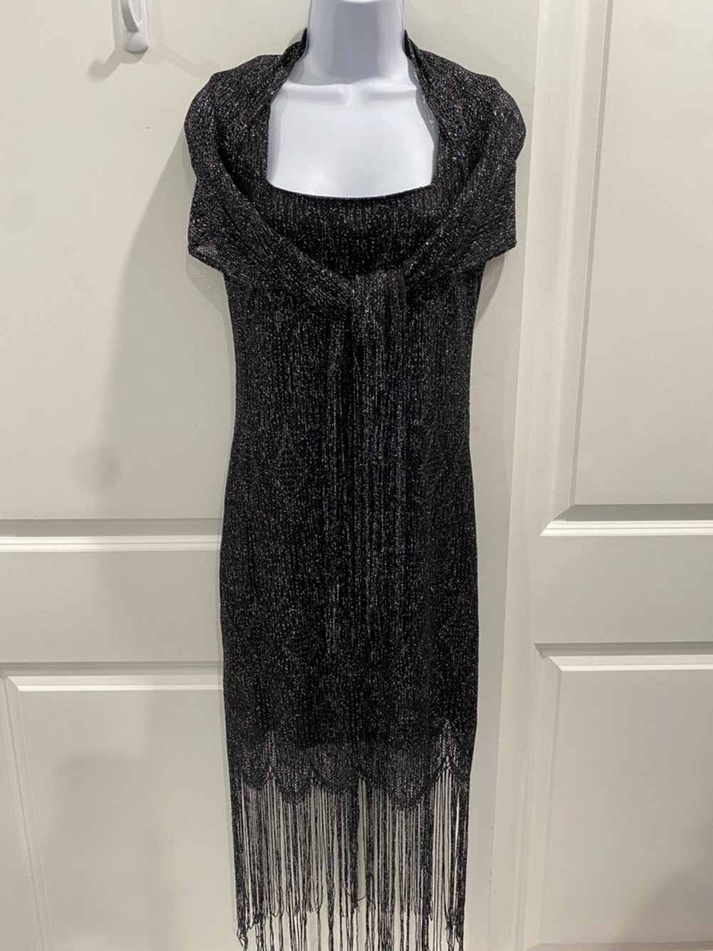 Onyx Nite Sparkly Metallic Black Cocktail Dress With Scalloped Fringe Hem Size 4 - Picture 15 of 17